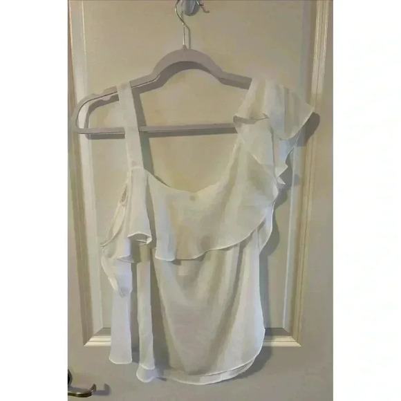 NWT KRISA REVOLVE Off One Shoulder Sexy Flowy White Tank Top Blouse Size Small - Picture 2 of 6